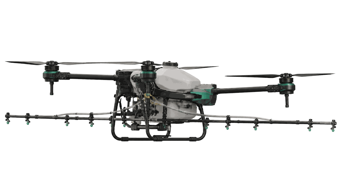 Drone agrícola sobrevoando a lavoura